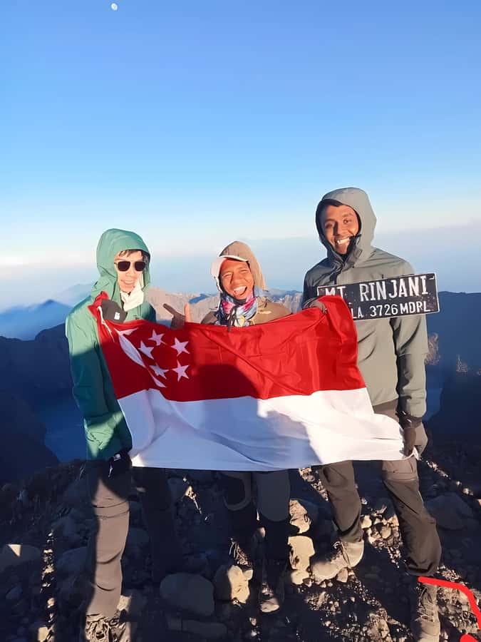 trekking mount rinjani summit join in group tour - Guides and Porters: English Help and the Pace You Can Trust