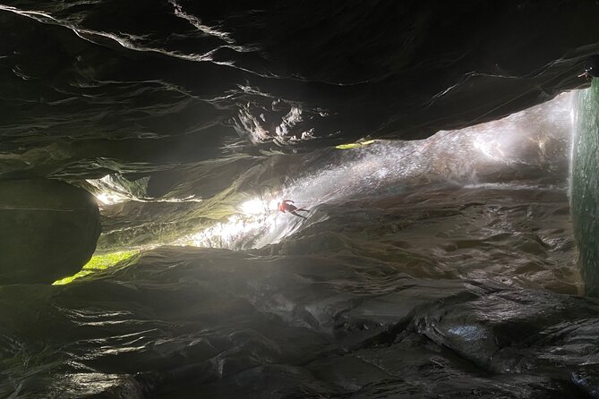 Trekking/rappelling waterfalls in Dominican Republic - Tabernacle Thundering Waterfall: the adrenaline part