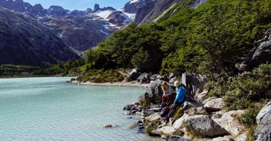 Trekking to Emerald Lagoon - The lunch break: refuel, then savor the return