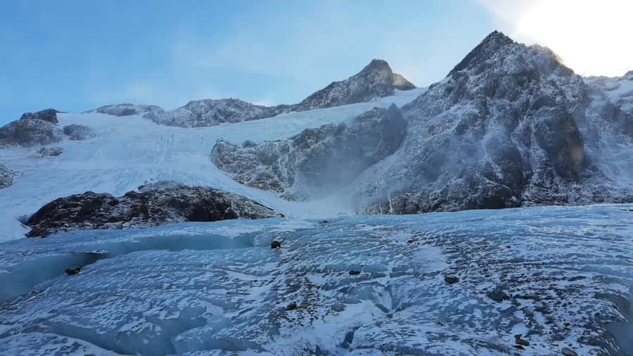 Trekking to Vinciguerra glacier and Tempanos lagoon - The first hiking stretch: valleys, meltwater, and the uphill rhythm