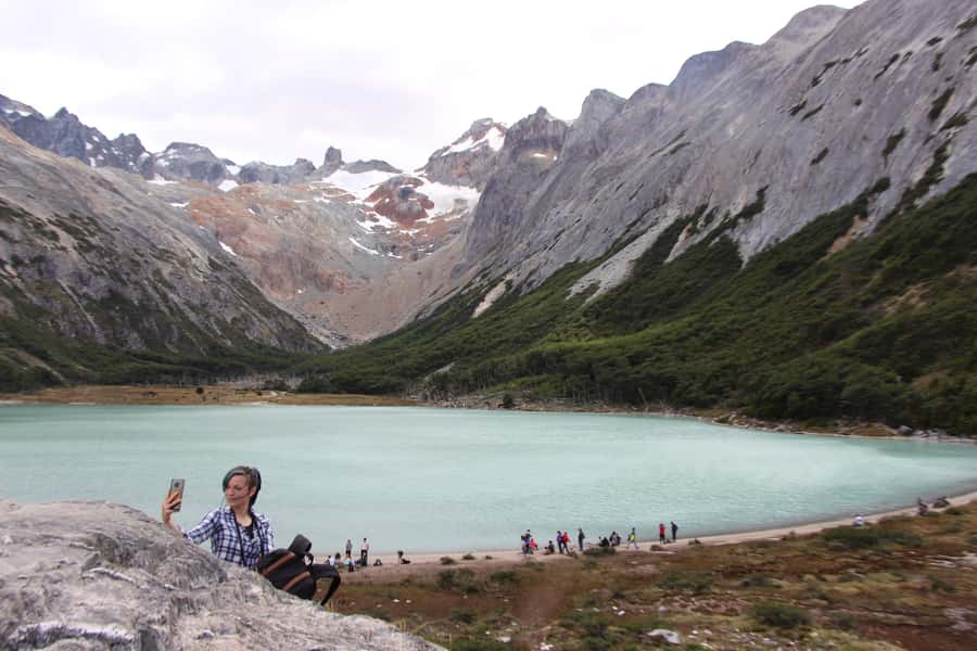 Ushuaia: Laguna Esmeralda Guided Trek with Box Lunch - The 4.5 km trek: forest steps, river views, and the mud reality
