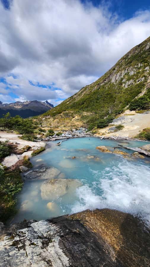Ushuaia: Laguna Esmeralda Guided Trek with Box Lunch - At Laguna Esmeralda: the glacial mirror and winter season magic