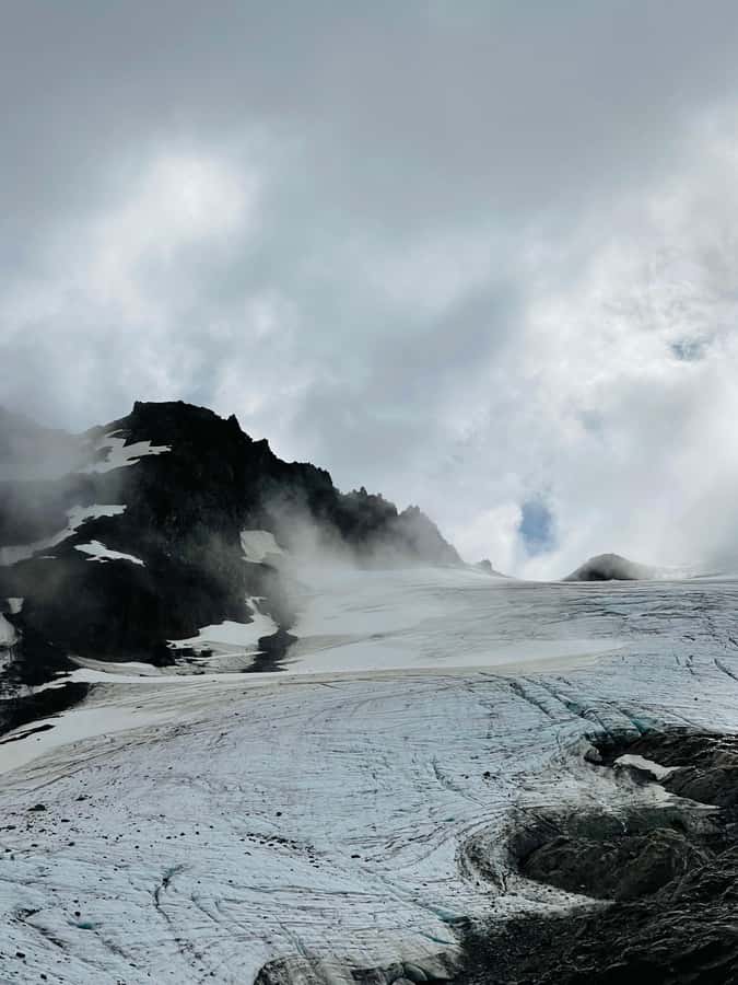 USHUAIA: TREKKING IN LAGUNA DE LOS TÉMPANOS AND VINCIGUERRA GLACIER - Waterfall Viewpoints and the Turning Point Toward Ice