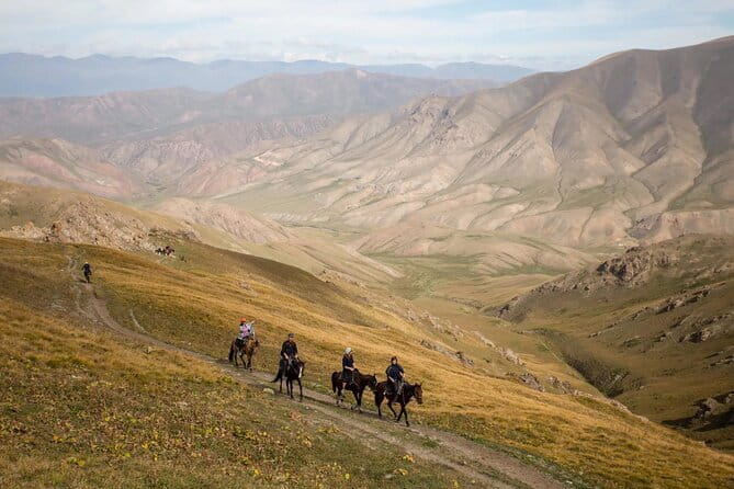 Year-Round Adventure: 3 Days Horse Trek to Song Kul Lake - Day 2 ride to Song Kol Lake: the payoff day